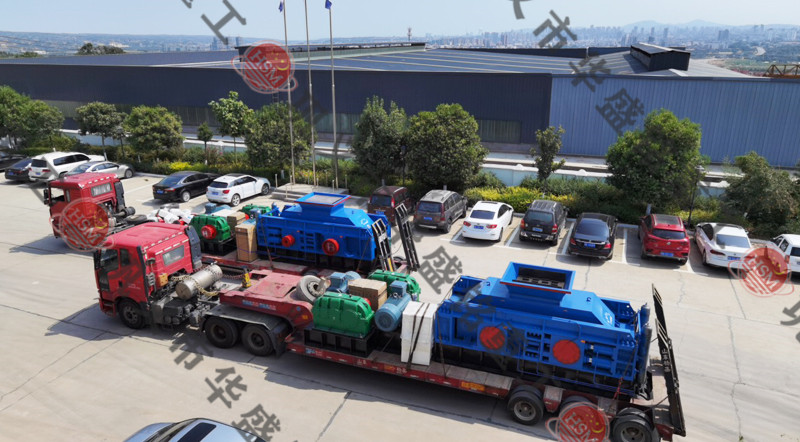 兩臺(tái)1810型液壓對輥制砂機(jī)發(fā)往河北秦皇島