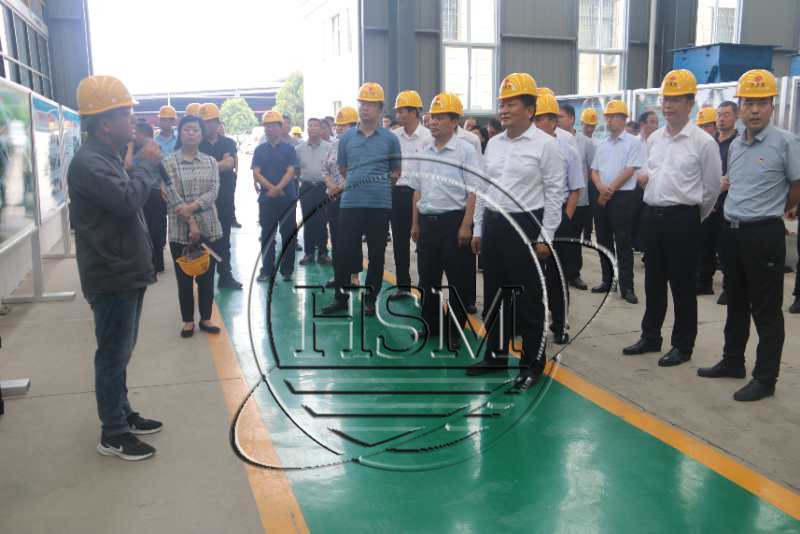 對輥制砂機廠家--熱烈歡迎袁書記來我廠參觀考察