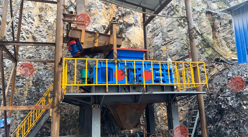 數(shù)控全自動液壓對輥破碎機