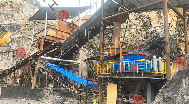 數(shù)控全自動液壓對輥破碎機